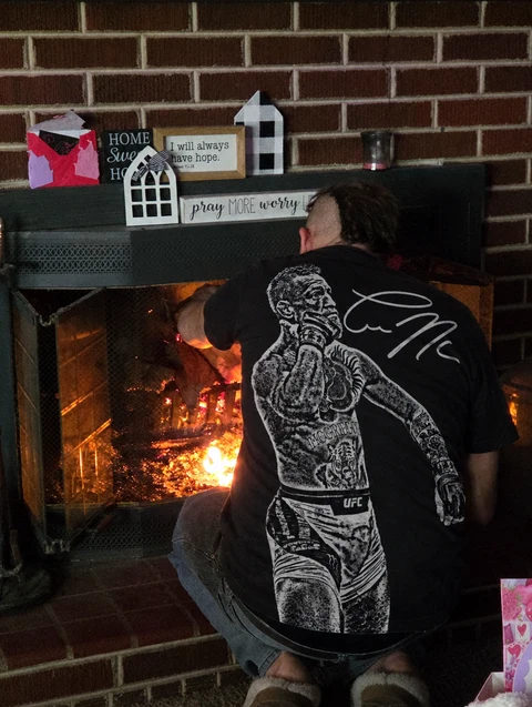 Real customer wearing the CONOR MCGREGOR IV tee