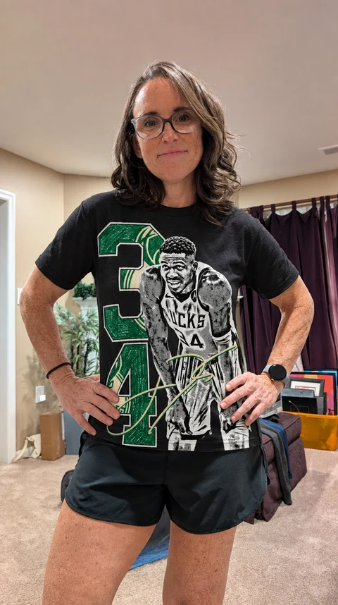 Real customer wearing the GIANNIS ANTETOKOUNMPO tee